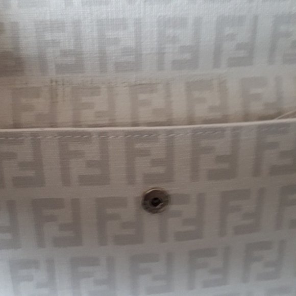 FENDI - Picture 5 of 7